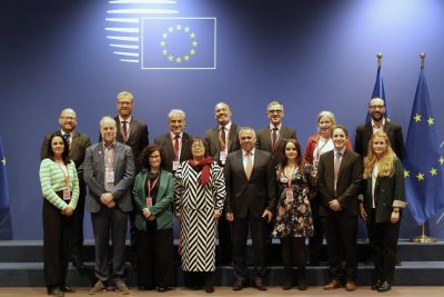 Photo de groupe de la délégation syndicale au sommet social tripartite