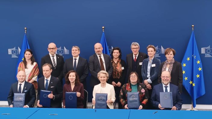 Signature du pacte sur le dialogue social européen